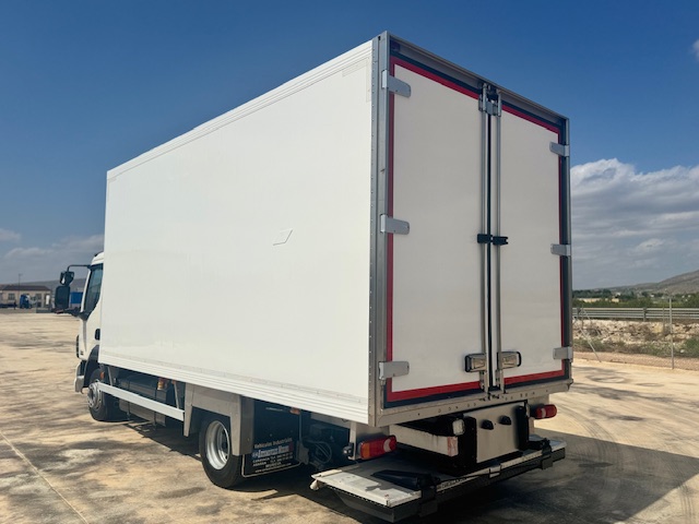 CAJA FRIGORIFICA Y PUERTA ELEVADORA