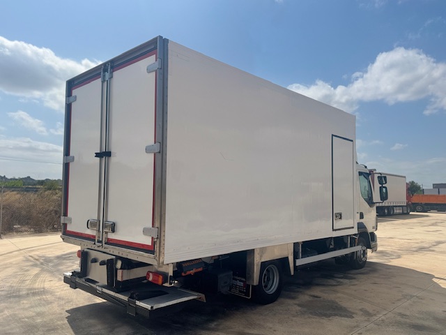 CAJA FRIGORIFICA Y PUERTA ELEVADORA