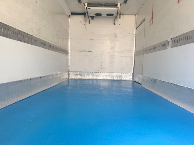 CAJA FRIGORIFICA Y PUERTA ELEVADORA