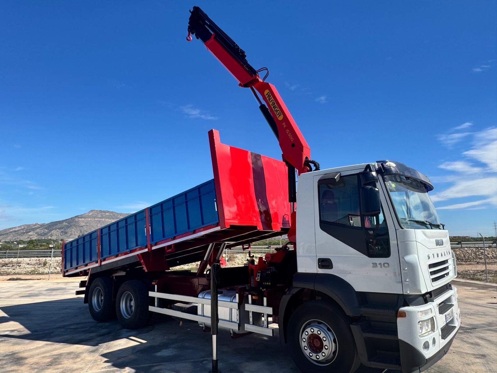 GRUA PALFINGER PK 15500 Y CAJA BASCULANTE