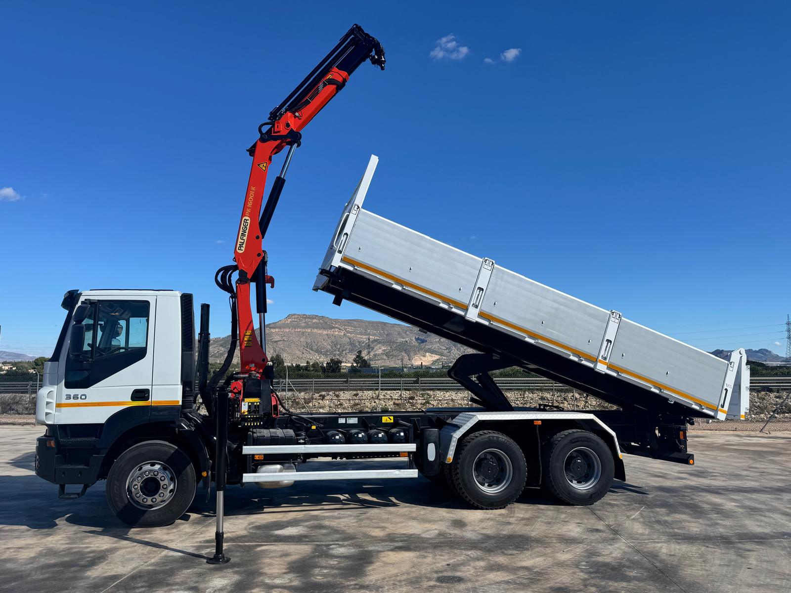 GRUA PALFINGER PK 16001K Y CAJA BASCULANTE