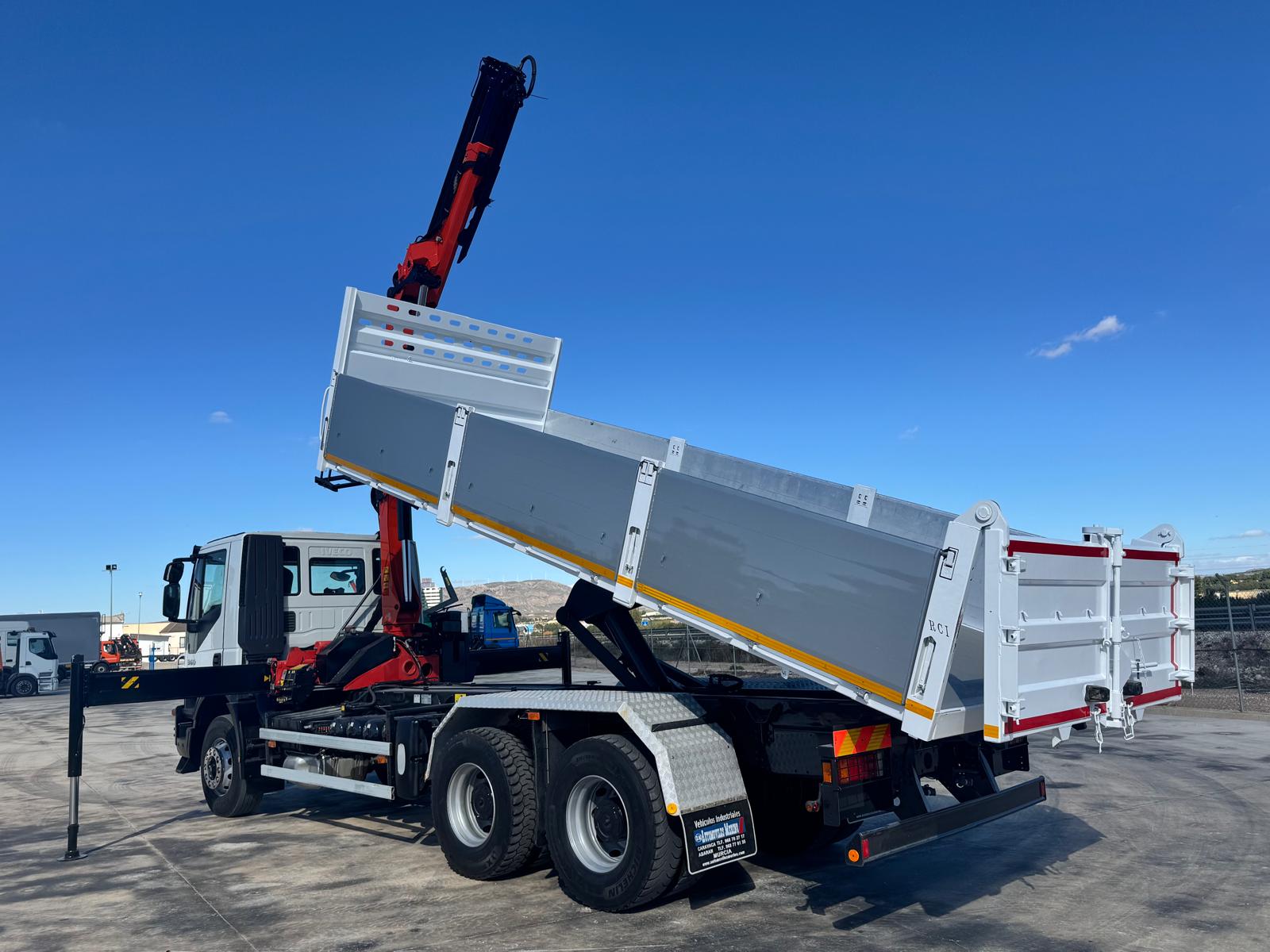 GRUA PALFINGER PK 16001K Y CAJA BASCULANTE