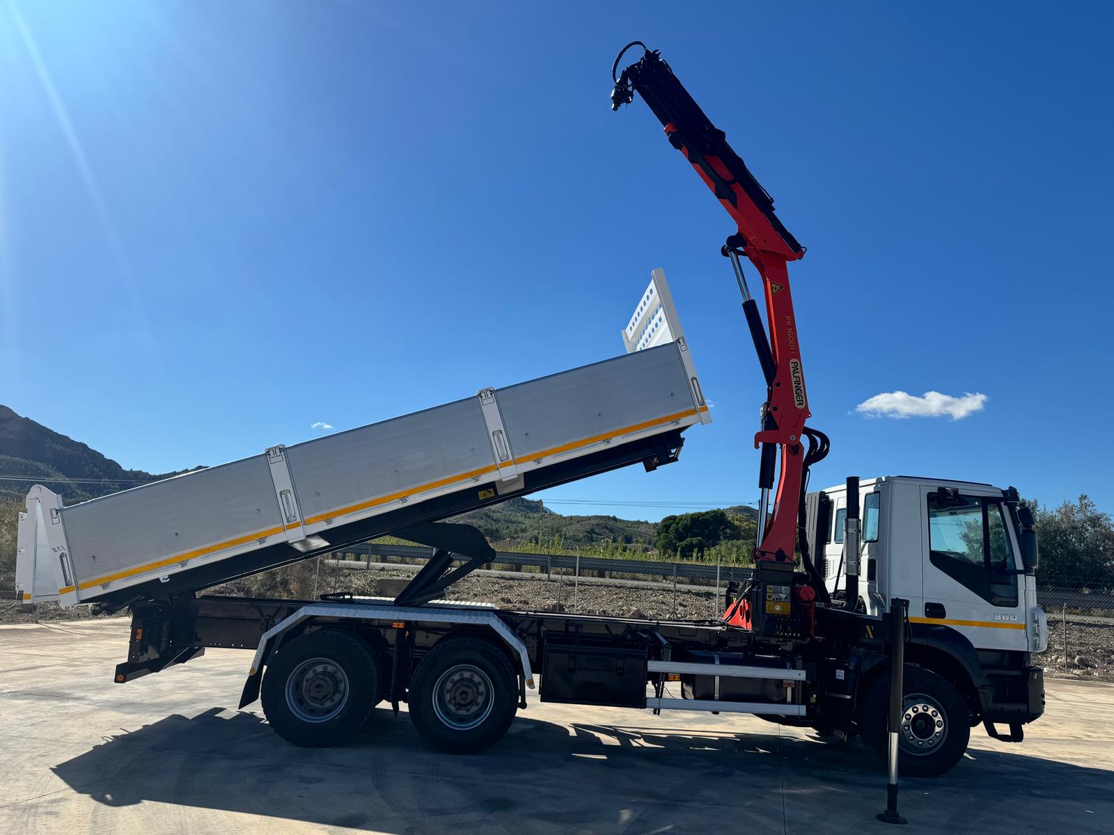 GRUA PALFINGER PK 16001K Y CAJA BASCULANTE