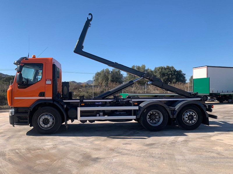 CON EQUIPO PORTACONTENEDORES CAYVOL DE 22 TN