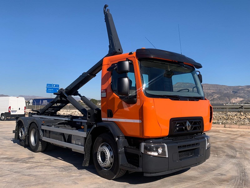 CON EQUIPO PORTACONTENEDORES CAYVOL DE 22 TN