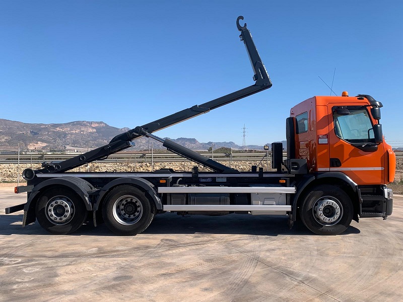 CON EQUIPO PORTACONTENEDORES CAYVOL DE 22 TN