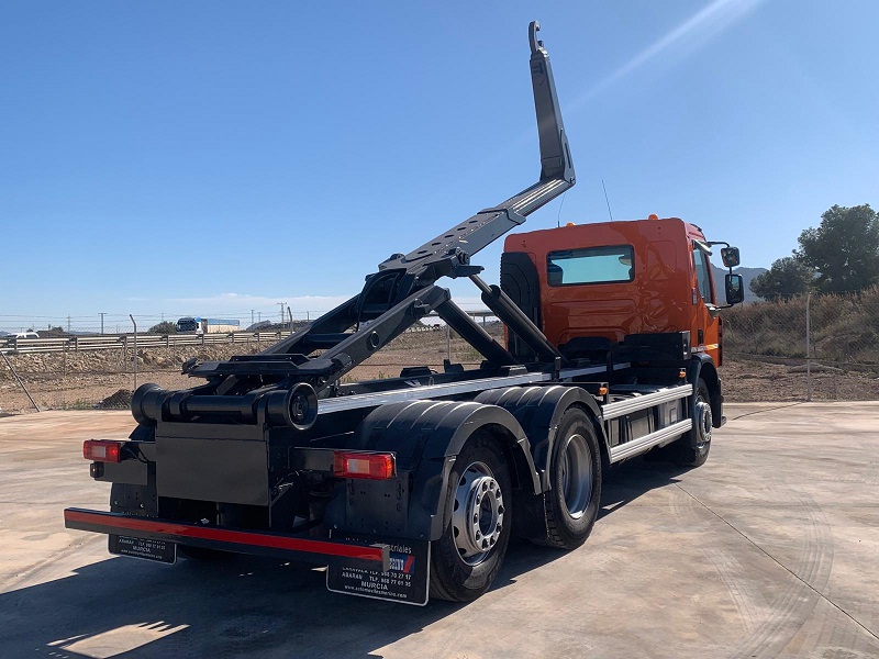 CON EQUIPO PORTACONTENEDORES CAYVOL DE 22 TN