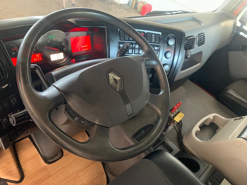 CON EQUIPO PORTACONTENEDORES CAYVOL DE 22 TN