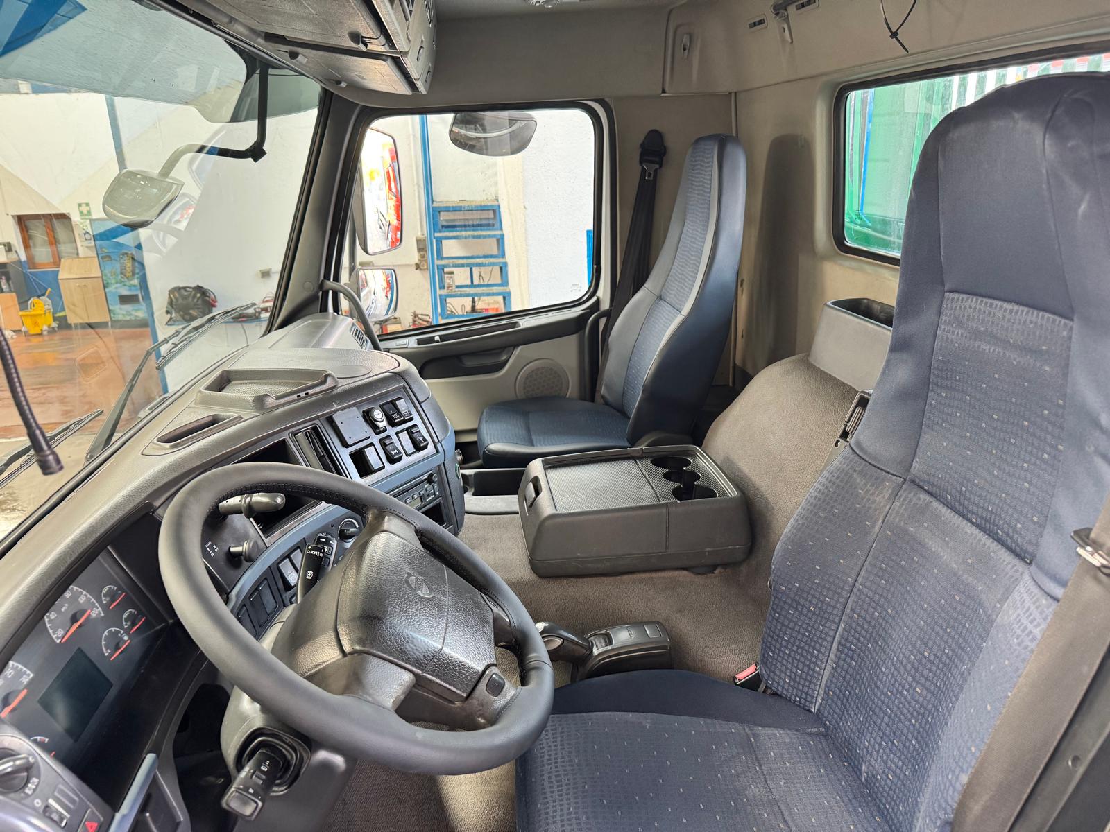 PORTACONTENEDORES CADENAS VDL