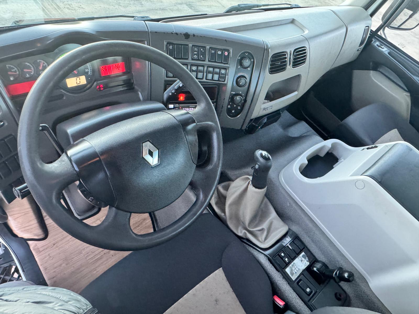 GRUA HIAB 422-7XS Y CARROCERIA PORTAMAQUINARIA