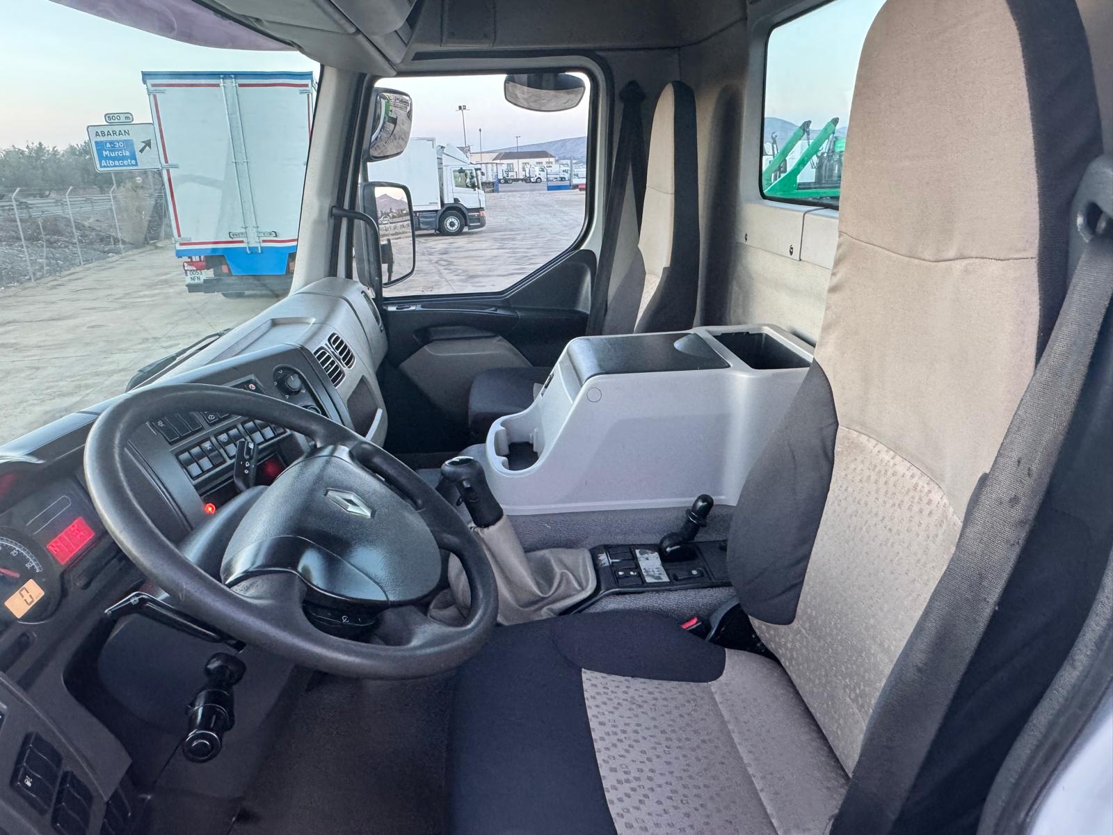 GRUA HIAB 422-7XS Y CARROCERIA PORTAMAQUINARIA