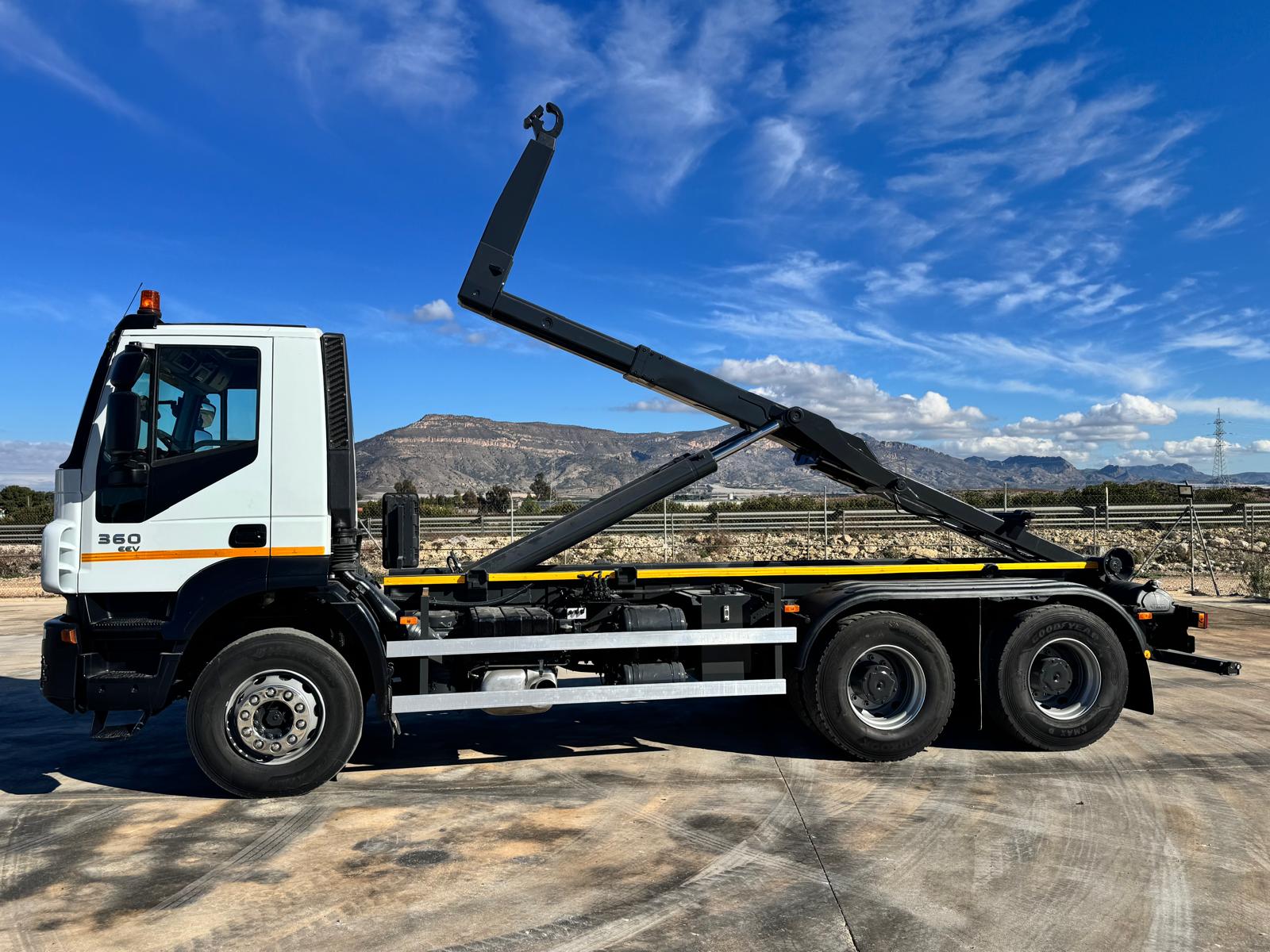 PORTACONTENEDORES AJK DE 20 TONELADAS