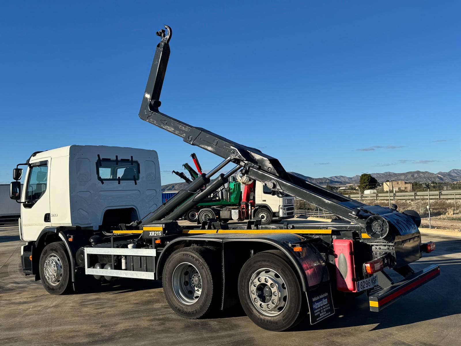 PORTACONTENEDORES MULTILIFT DE 21 TN