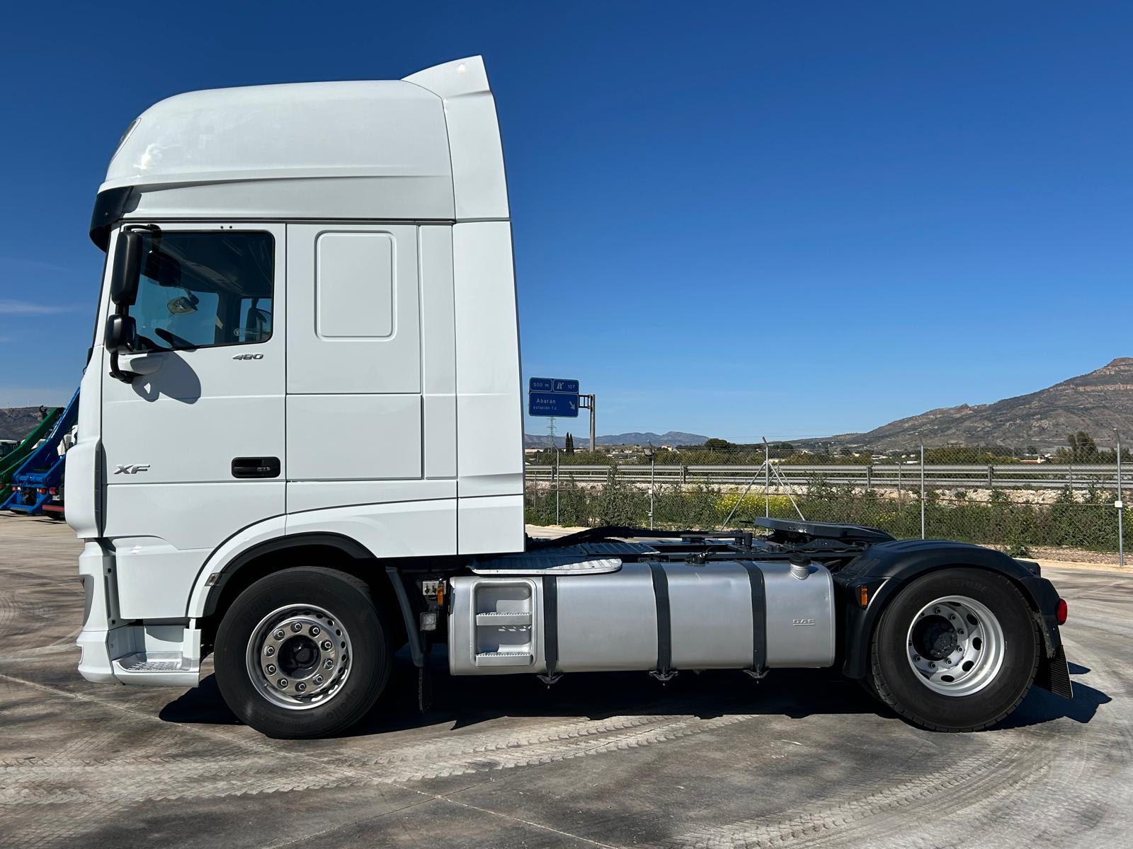 CABINA XXL Y EQUIPO HIDRAULICO