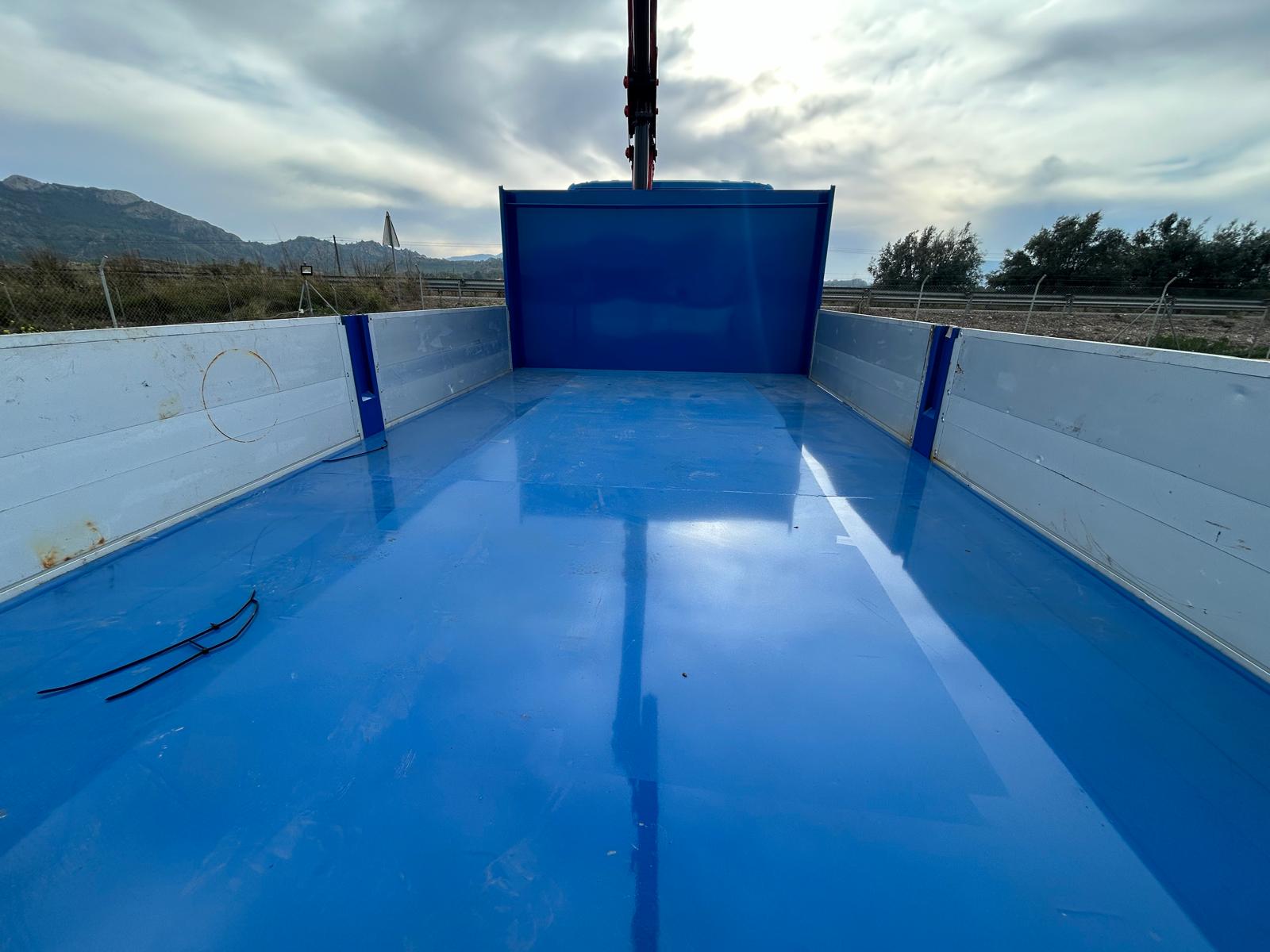 GRUA HMF 635 K2 Y CAJA FIJA DE 4.20 METROS