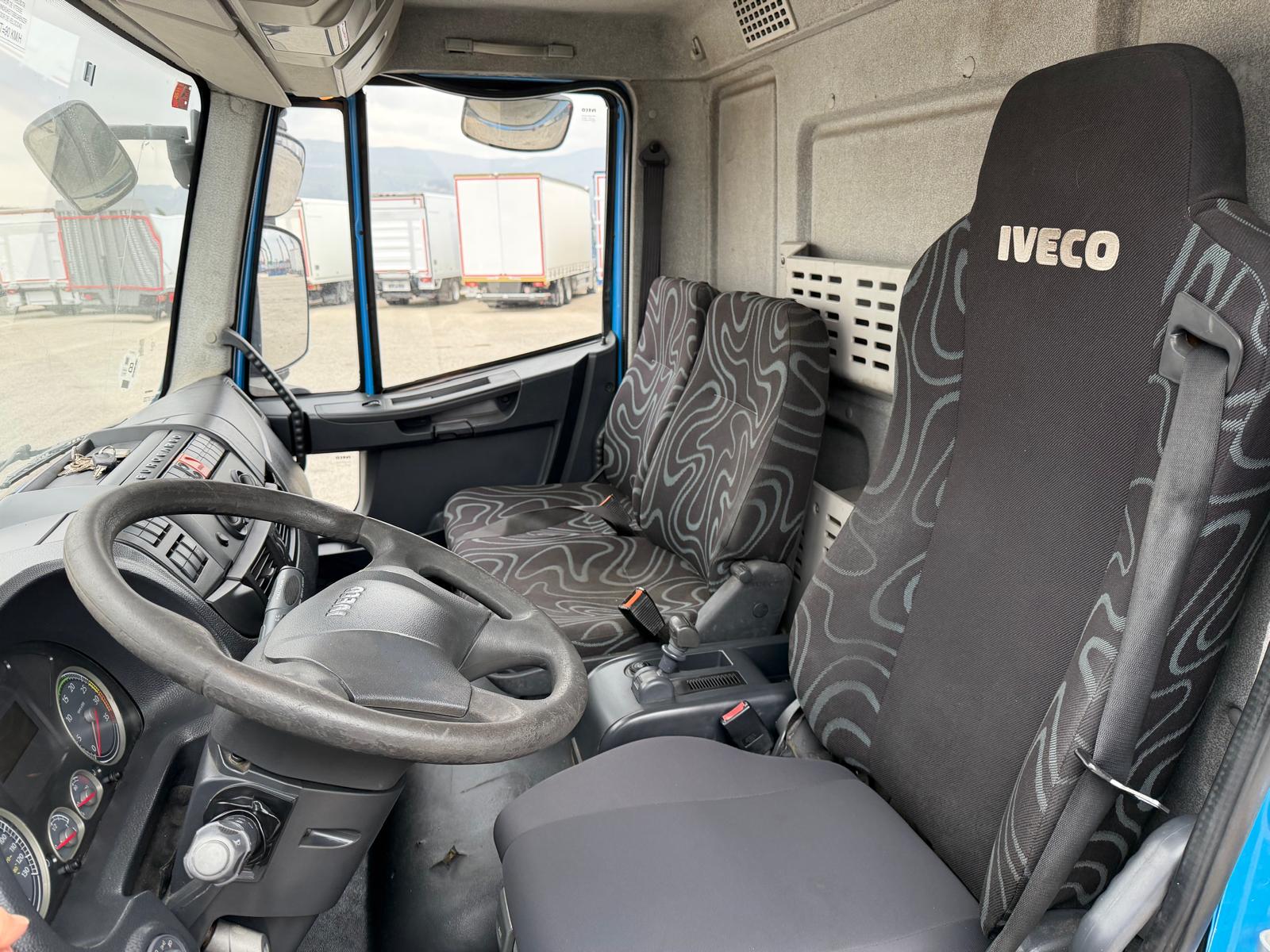 GRUA HMF 635 K2 Y CAJA FIJA DE 4.20 METROS