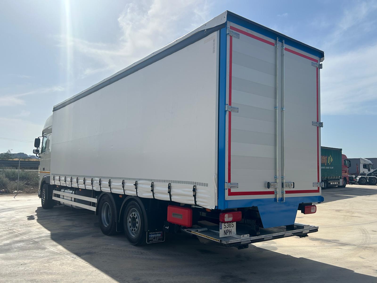 TAUTLINER NUEVO DE 9.40 M Y PUERTA ELEVADORA