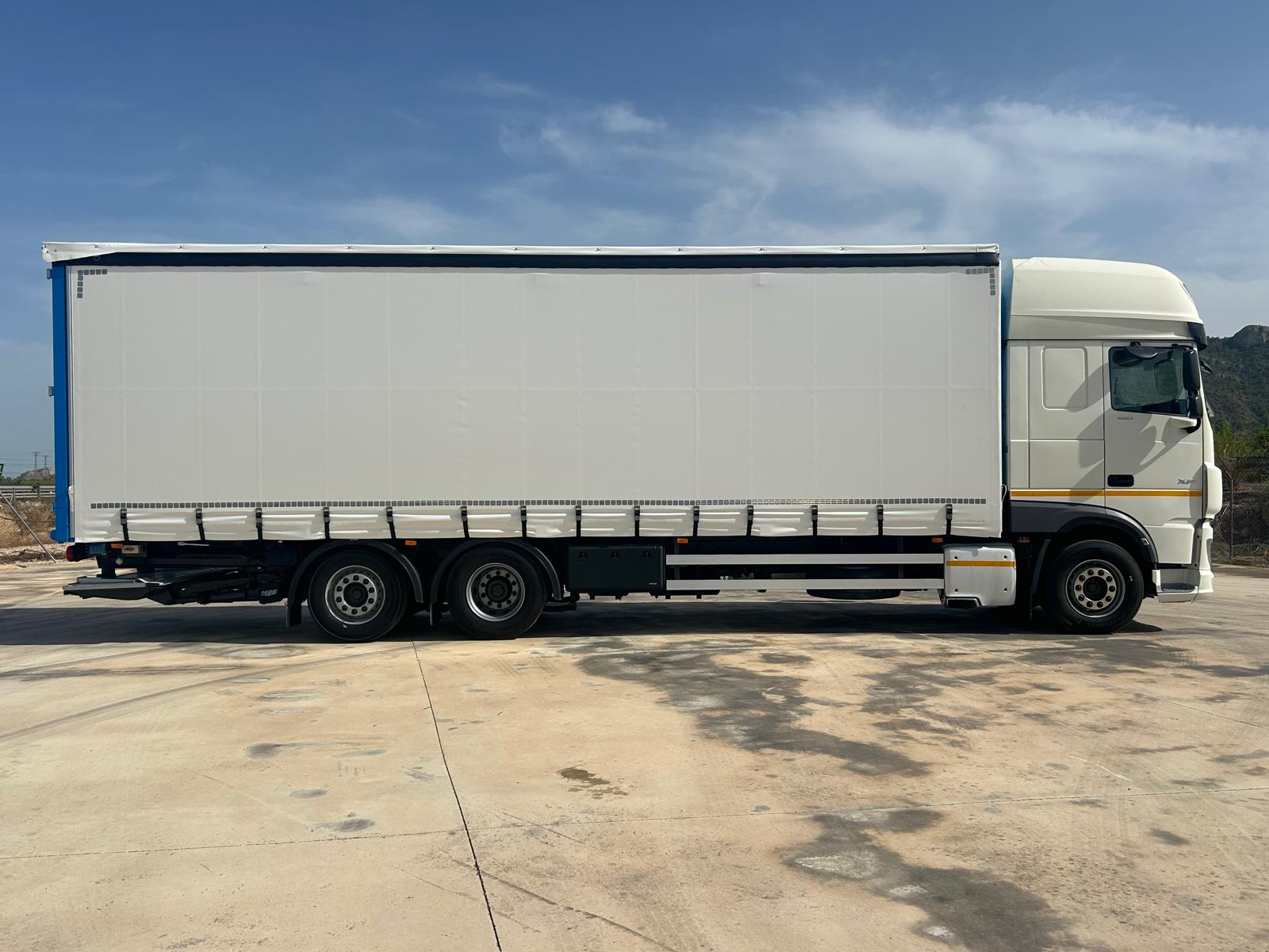TAUTLINER NUEVO DE 9.40 M Y PUERTA ELEVADORA