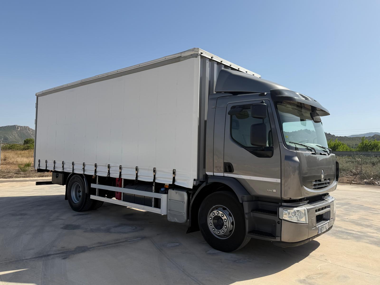 TAUTLINER DE 7.50 M Y CON TAN SOLO 394.000 KM!