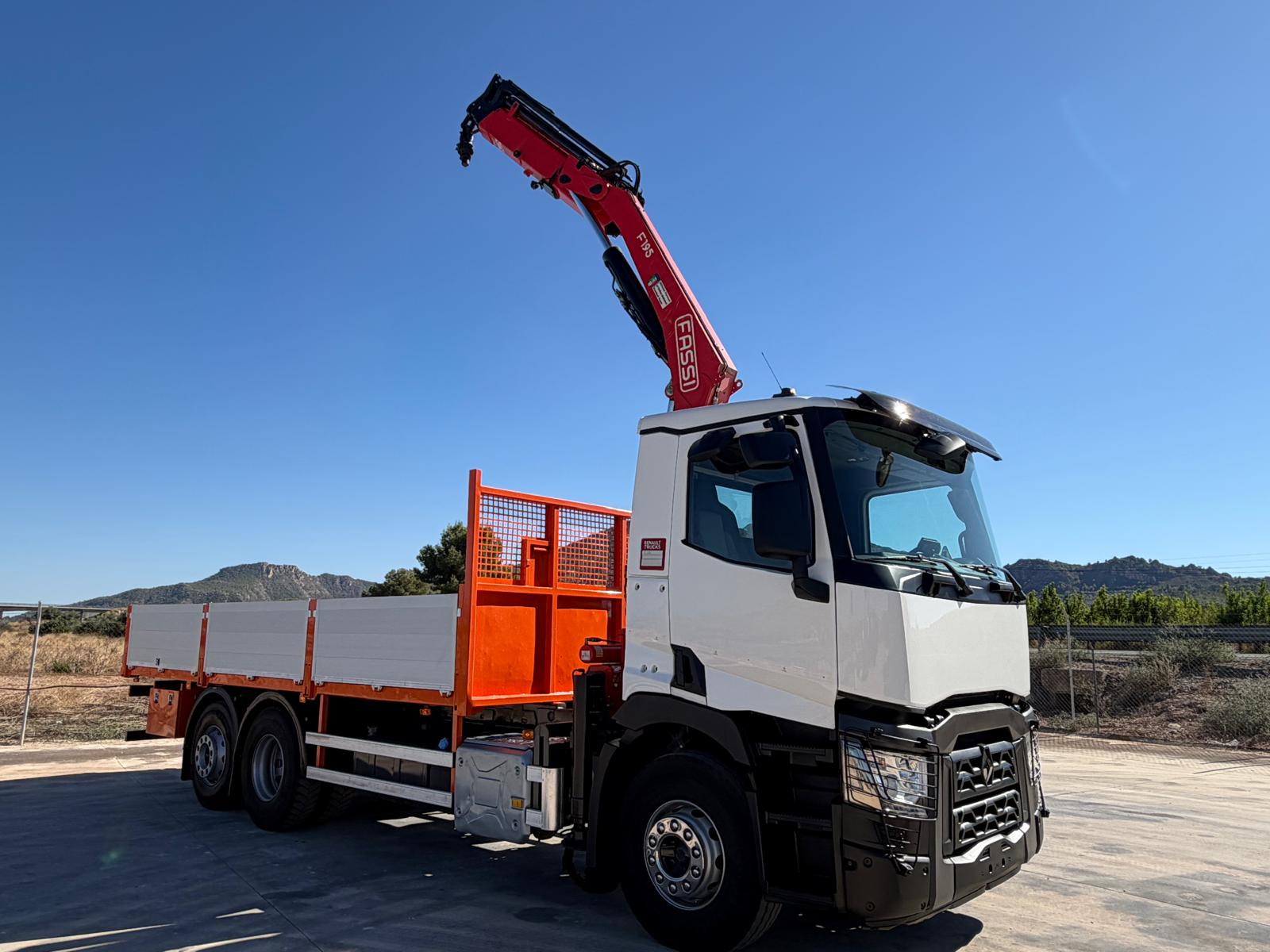 GRUA FASSI F195 Y CAJA ABIERTA 6.50 METROS